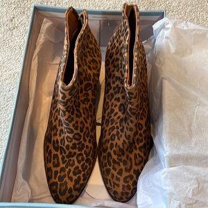 Seychelles Floodplain suede leopard bootie. Pristine condition. Worn once.